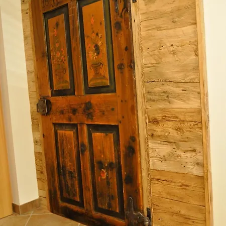 Jorgnerhaus Apartment *